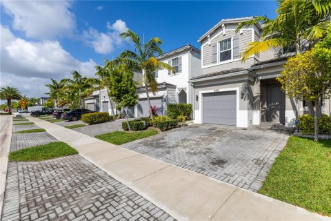 Casa en alquiler en Tamarac, Florida, 3 dormitorios, 152.55 m2 № 2056175 - foto 2