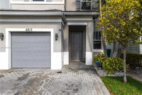 Casa en alquiler en Tamarac, Florida, 3 dormitorios, 152.55 m2 № 2056175 - foto 5