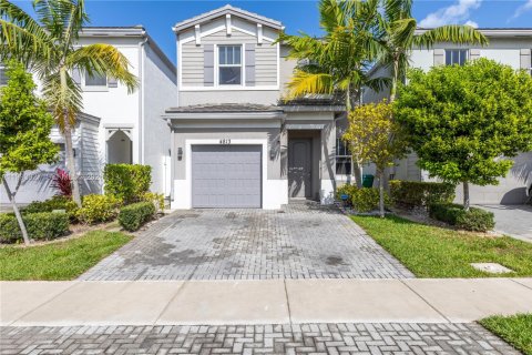 Casa en Tamarac, Florida 3 dormitorios, 152.55 m2 № 2056175