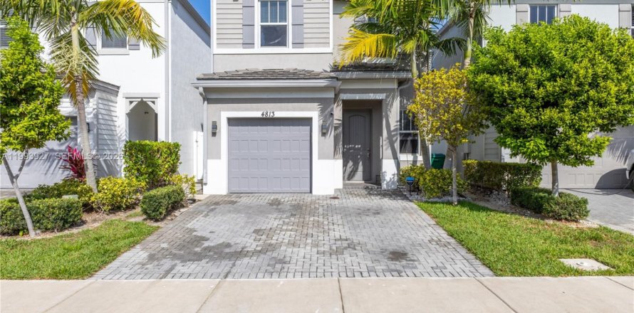 Casa en Tamarac, Florida 3 dormitorios, 152.55 m2 № 2056175