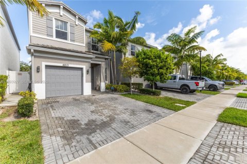 Casa en alquiler en Tamarac, Florida, 3 dormitorios, 152.55 m2 № 2056175 - foto 4