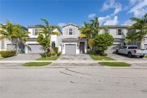 Casa en alquiler en Tamarac, Florida, 3 dormitorios, 152.55 m2 № 2056175 - foto 3