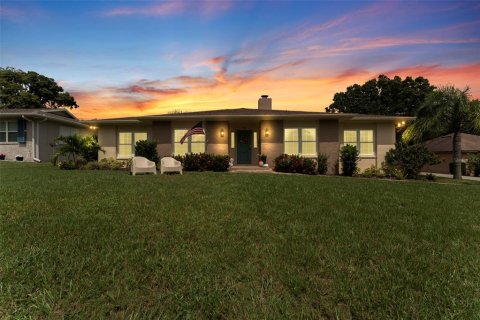 House in Lakeland, Florida 4 bedrooms, 234.76 sq.m. № 1903808 - photo 1