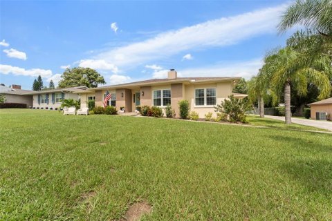 House in Lakeland, Florida 4 bedrooms, 234.76 sq.m. № 1903808 - photo 2