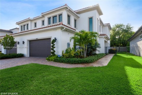 Купить виллу или дом в Холливуд, Флорида 4 спальни, 270.25м2, № 1972551 - фото 1