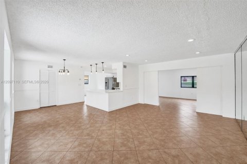 Купить виллу или дом в Мирамар, Флорида 3 спальни, 185.06м2, № 2394501 - фото 16