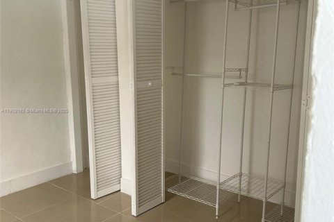 House in Miami, Florida 1 bedroom № 1953613 - photo 6