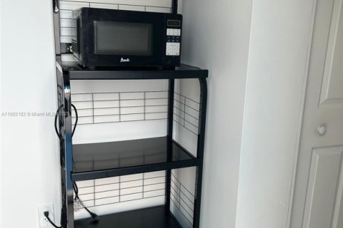 House in Miami, Florida 1 bedroom № 1953613 - photo 8