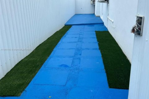 House in Miami, Florida 1 bedroom № 1953613 - photo 3