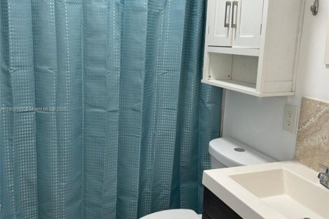 House in Miami, Florida 1 bedroom № 1953613 - photo 7