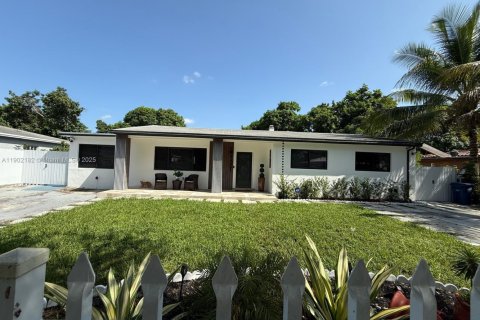 House in Miami, Florida 1 bedroom № 1953613 - photo 1