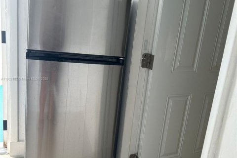 House in Miami, Florida 1 bedroom № 1953613 - photo 9