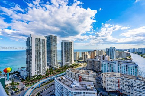 Condominio en venta en Hollywood, Florida, 2 dormitorios, 98.48 m2 № 1933175 - foto 21