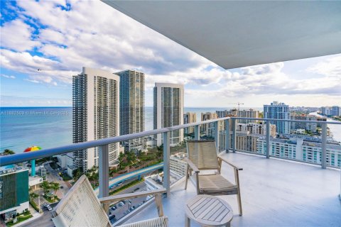 Condo in Hollywood, Florida, 2 bedrooms  № 1933175 - photo 8