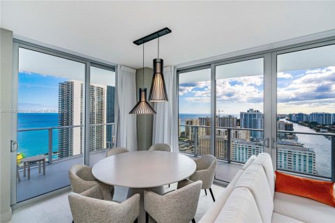 Condo in Hollywood, Florida, 2 bedrooms  № 1933175 - photo 22