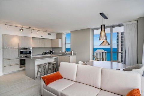Condominio en venta en Hollywood, Florida, 2 dormitorios, 98.48 m2 № 1933175 - foto 10
