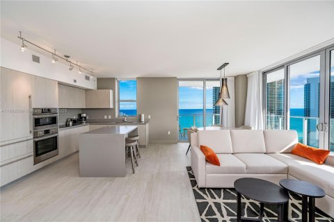 Condominio en venta en Hollywood, Florida, 2 dormitorios, 98.48 m2 № 1933175 - foto 19