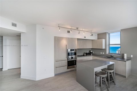 Condominio en venta en Hollywood, Florida, 2 dormitorios, 98.48 m2 № 1933175 - foto 24