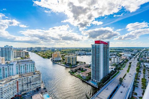 Condo in Hollywood, Florida, 2 bedrooms  № 1933175 - photo 20