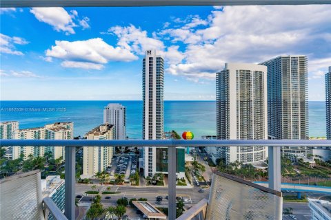 Copropriété à vendre à Hollywood, Floride: 2 chambres, 98.48 m2 № 1933175 - photo 1