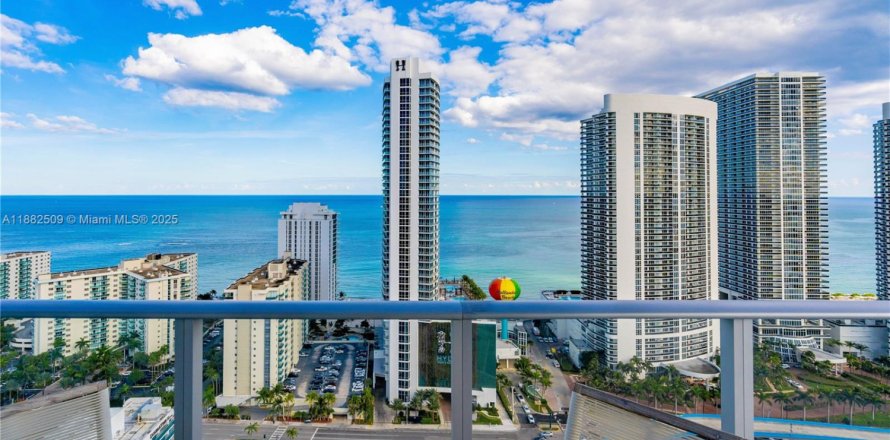Condominio en Hollywood, Florida, 2 dormitorios  № 1933175