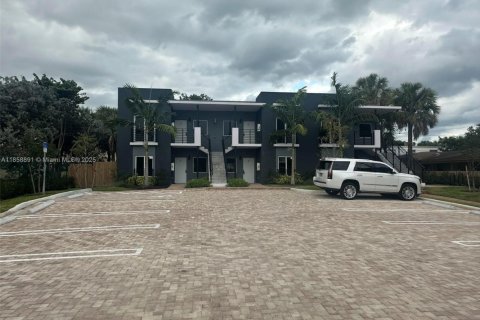 Apartamento en alquiler en Pompano Beach, Florida, 2 dormitorios, 80.08 m2 № 1895576 - foto 1