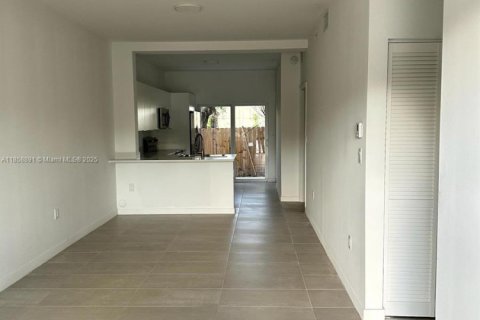 Apartamento en alquiler en Pompano Beach, Florida, 2 dormitorios, 80.08 m2 № 1895576 - foto 2