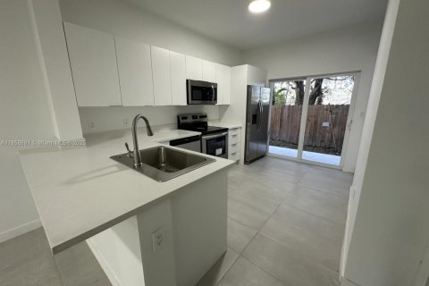 Apartamento en alquiler en Pompano Beach, Florida, 2 dormitorios, 80.08 m2 № 1895576 - foto 13