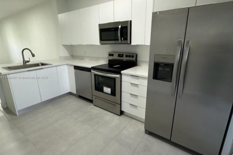 Apartamento en alquiler en Pompano Beach, Florida, 2 dormitorios, 80.08 m2 № 1895576 - foto 14