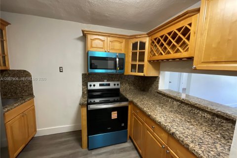 Appartement à louer à Miami, Floride: 2 chambres, 62.89 m2 № 2072852 - photo 3