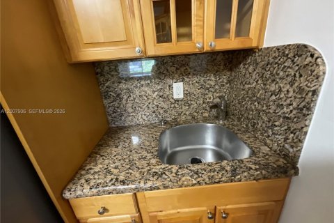 Appartement à louer à Miami, Floride: 2 chambres, 62.89 m2 № 2072852 - photo 4
