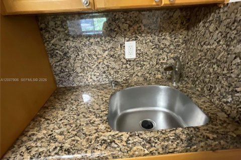Appartement à louer à Miami, Floride: 2 chambres, 62.89 m2 № 2072852 - photo 6
