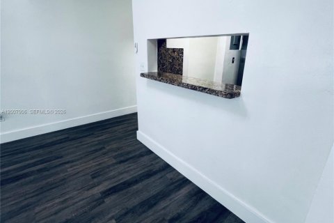Appartement à louer à Miami, Floride: 2 chambres, 62.89 m2 № 2072852 - photo 15