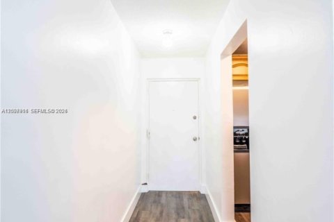 Appartement à louer à Miami, Floride: 2 chambres, 62.89 m2 № 2072852 - photo 10