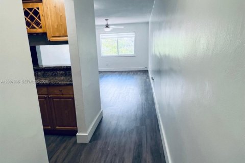 Appartement à louer à Miami, Floride: 2 chambres, 62.89 m2 № 2072852 - photo 9