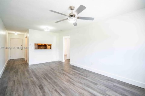 Appartement à louer à Miami, Floride: 2 chambres, 62.89 m2 № 2072852 - photo 11
