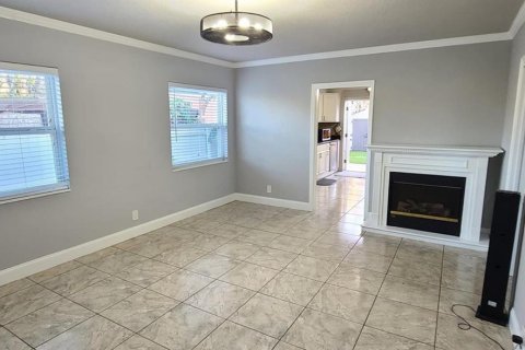House in Tampa, Florida 2 bedrooms, 122.82 sq.m. № 2219449 - photo 4