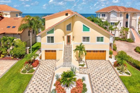 Casa en venta en New Port Richey, Florida, 3 dormitorios, 268.12 m2 № 1893909 - foto 1