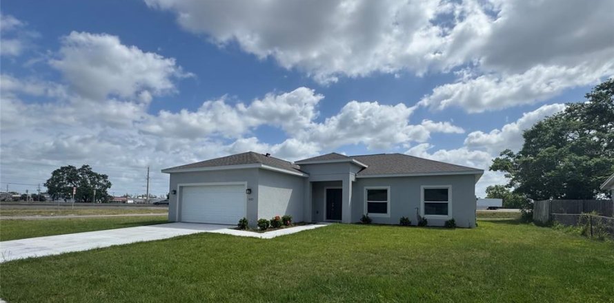 House in Orlando, Florida 3 bedrooms, 154.22 sq.m. № 1679328