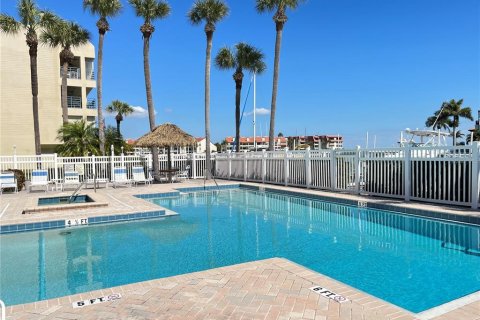 Condominio en alquiler en Tierra Verde, Florida, 2 dormitorios, 105.44 m2 № 215194 - foto 19