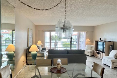 Condominio en alquiler en Tierra Verde, Florida, 2 dormitorios, 105.44 m2 № 215194 - foto 8