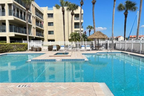 Condominio en alquiler en Tierra Verde, Florida, 2 dormitorios, 105.44 m2 № 215194 - foto 20