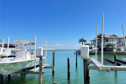 Condominio en alquiler en Tierra Verde, Florida, 2 dormitorios, 105.44 m2 № 215194 - foto 24