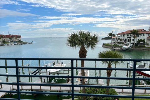 Condominio en alquiler en Tierra Verde, Florida, 2 dormitorios, 105.44 m2 № 215194 - foto 1