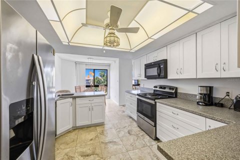 Купить кондоминиум в Пунта-Горда, Флорида 10 комнат, 203.55м2, № 2213838 - фото 24