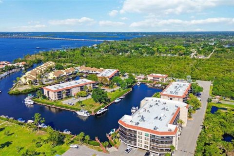 Condominio en Punta Gorda, Florida, 3 dormitorios  № 2213838
