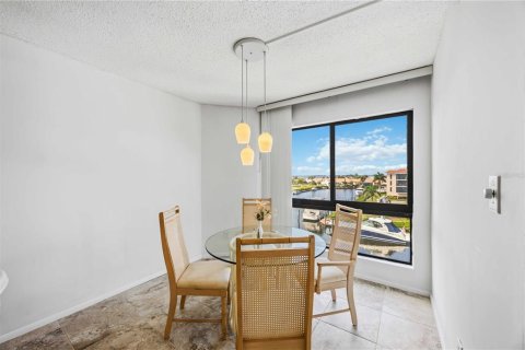 Купить кондоминиум в Пунта-Горда, Флорида 10 комнат, 203.55м2, № 2213838 - фото 19