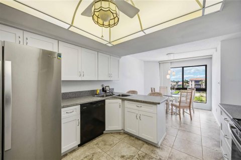 Купить кондоминиум в Пунта-Горда, Флорида 10 комнат, 203.55м2, № 2213838 - фото 25