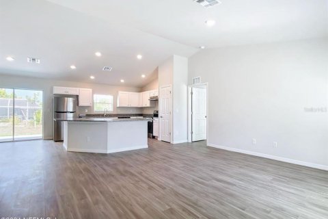 House in Ocala, Florida 4 bedrooms, 149.48 sq.m. № 2206315 - photo 4