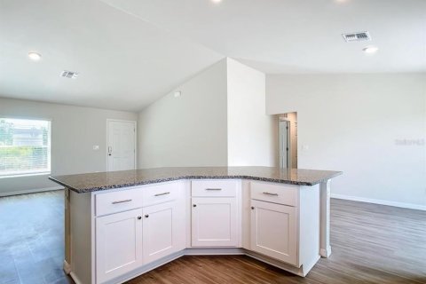House in Ocala, Florida 4 bedrooms, 149.48 sq.m. № 2206315 - photo 8